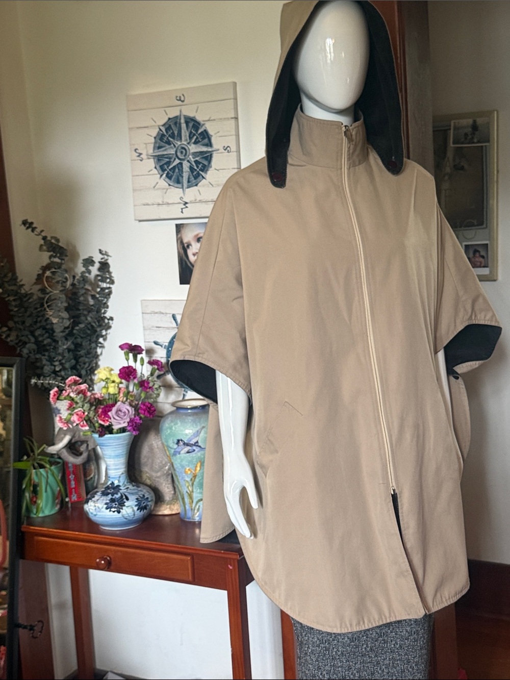 Unique zip up/reversible, black,/Beige Hooded Cape Coat -removable hood.One size